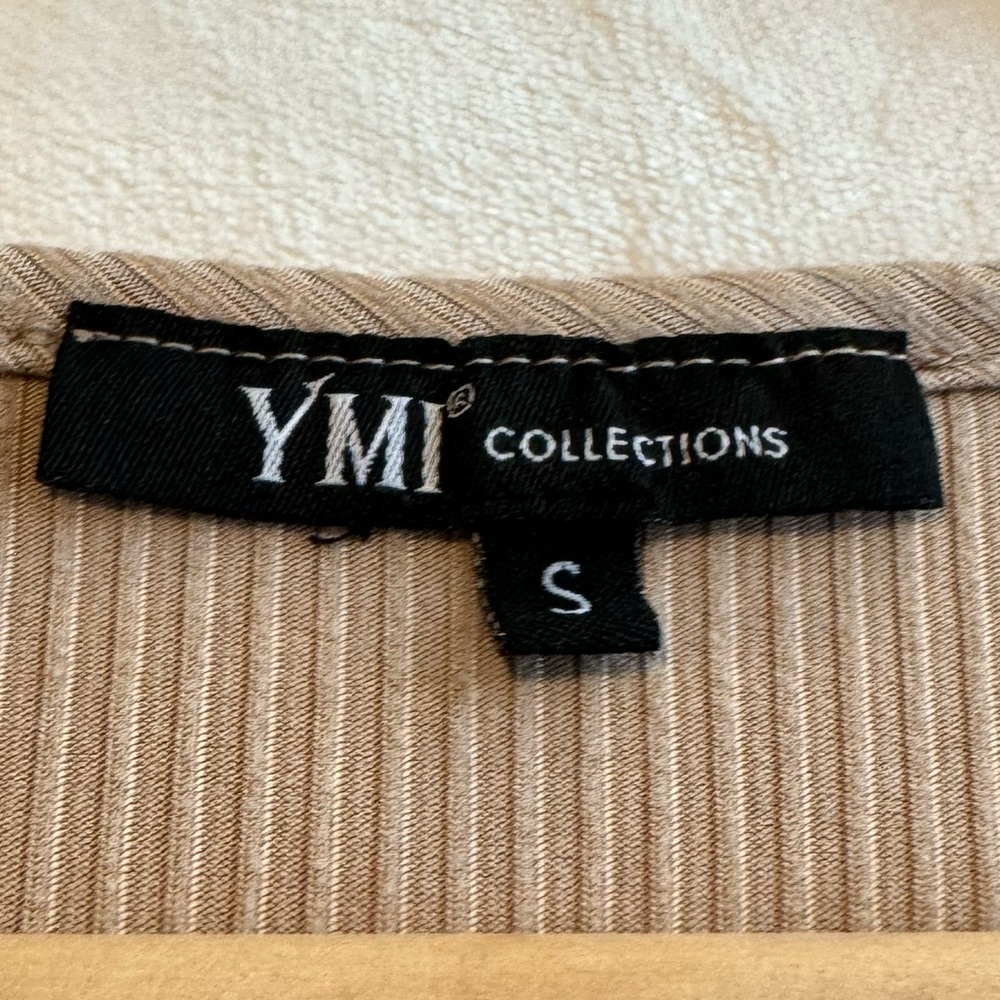YMI Ribbed Ruched Front Ribbed Tee - Picture 3 of 5